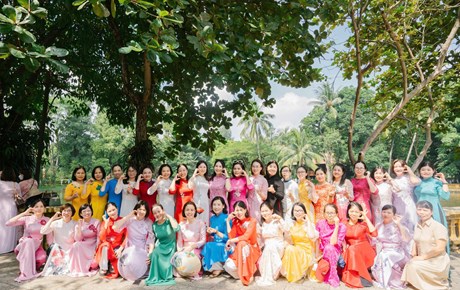 CĐ Trường Đại học Công nghiệp Quảng Ninh tổ chức hoạt động tham quan kỷ niệm 95 năm Ngày thành lập Hội Liên hiệp Phụ nữ Việt Nam