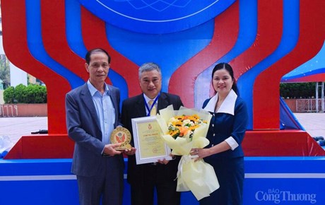 Người kỹ thuật viên say nghề giữa nhịp thi đua đổi mới