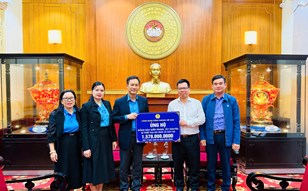 Công đoàn Công Thương Việt Nam trao 1,57 tỷ đồng ủng hộ đồng bào miền Trung, Tây Nguyên bị lũ lụt