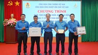 Trao 45 suất quà cho người lao động Phân bón Miền Nam nhân Tháng Công nhân