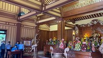 Đoàn đại biểu Công đoàn Công Thương Việt Nam dâng hương tưởng niệm Chủ tịch Hồ Chí Minh