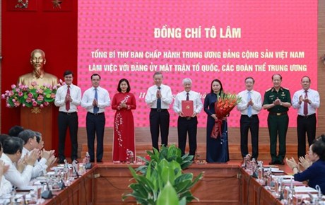 Công bố quyết định của Bộ Chính trị về tổ chức bộ máy Cơ quan Ủy ban Trung ương Mặt trận Tổ quốc Việt Nam