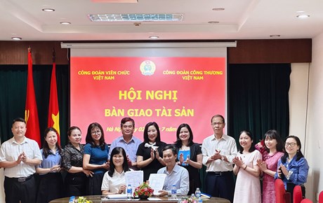 Bàn giao trụ sở Công đoàn giữa Công đoàn Viên chức Việt Nam và Công đoàn Công Thương Việt Nam  