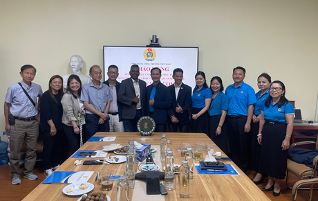 Đoàn đại biểu Công đoàn Thực phẩm, đồ uống và các lĩnh vực liên quan Singapore thăm và làm việc với Công đoàn Công Thương Việt Nam