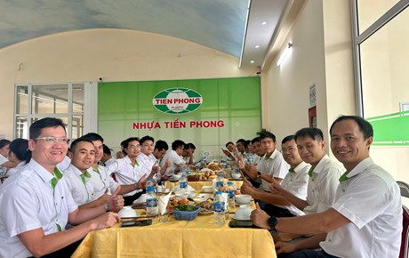 Bữa cơm Công đoàn Nhựa Tiền Phong năm 2025