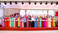 Trường Đại học Sao Đỏ tôn vinh nữ viên chức tiêu biểu nhân Ngày Phụ nữ Việt Nam 20/10