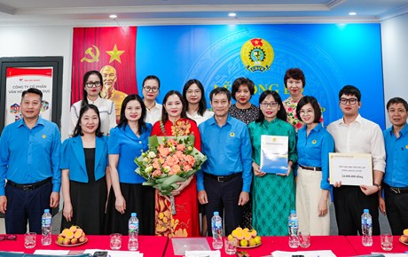 Công bố Quyết định Thành lập Công đoàn Công ty Cổ phần Văn hóa và Giáo dục Tân Việt 