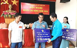 Chủ tịch Công đoàn Công Thương Việt Nam động viên người lao động tại Quảng Ngãi