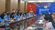Nâng cao nhận thức chính trị và hiểu biết pháp luật cho công nhân là yêu cầu bắt buộc