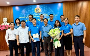 Công bố Quyết định sáp nhập tổ chức Công đoàn trường Cao đẳng Công nghiệp và công nghệ thực phẩm 