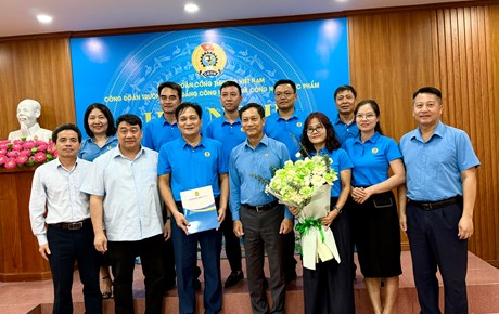 Công bố Quyết định sáp nhập tổ chức Công đoàn trường Cao đẳng Công nghiệp và công nghệ thực phẩm 