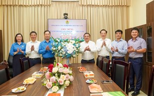 Lãnh đạo Vinachem chúc mừng CĐ Công nghiệp Hoá chất Việt Nam nhân kỷ niệm 97 năm Ngày Thành lập Công đoàn Việt Nam 