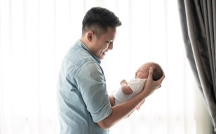 Chế độ thai sản đối với lao động nam khi vợ sinh con: Điều kiện hưởng người lao động cần biết