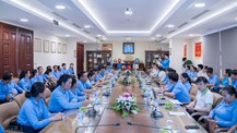 Công đoàn Công Thương Việt Nam và Đoàn đại biểu Cao cấp TW Liên hiệp Công đoàn làm đến thăm và làm việc tại Công ty CP Nhựa Thiếu niên Tiền Phong 
