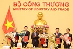 Bộ Công Thương công bố và trao các Quyết định về công tác cán bộ