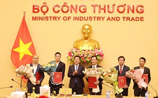 Bộ Công Thương công bố và trao các Quyết định về công tác cán bộ