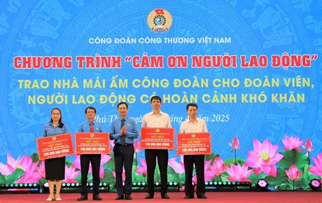 Công đoàn ngành Công Thương chăm lo tốt đoàn viên, người lao động