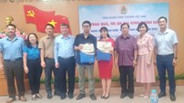 Lãnh đạo Công đoàn Công Thương Việt Nam thăm, tặng quà các gia đình chính sách 