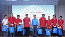Công đoàn Công Thương Việt Nam: Trao hỗ trợ tới tận tay người lao động