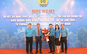 Hiệu trưởng Trường Đại học Điện lực nhận Bằng khen của Tổng Liên đoàn Lao động Việt Nam