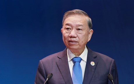 Công nhân phải có cơ hội học tập suốt đời, khu công nghiệp phải có nhà ở, trường học, y tế