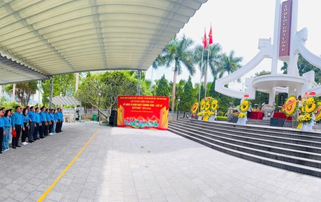 Công đoàn Công Thương Việt Nam tổ chức hành trình về nguồn, tri ân các anh hùng liệt sĩ và giáo dục truyền thống cách mạng