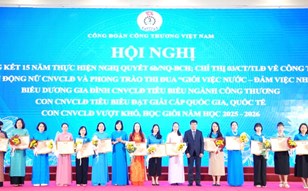 Khẳng định vai trò của nữ công nhân viên chức lao động